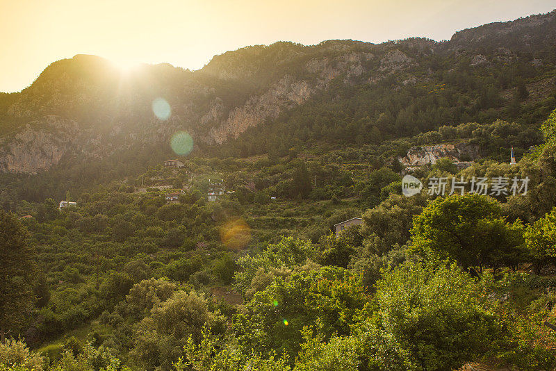 村庄法拉利亚Kelebek山谷著名的度假目的地在地中海海岸靠近fethiye mugla土耳其